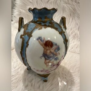 ANTIQUE NPSK NIPPON DOUBLE HANDLED FOOTED CHERUB VASE HAND PAINTED
